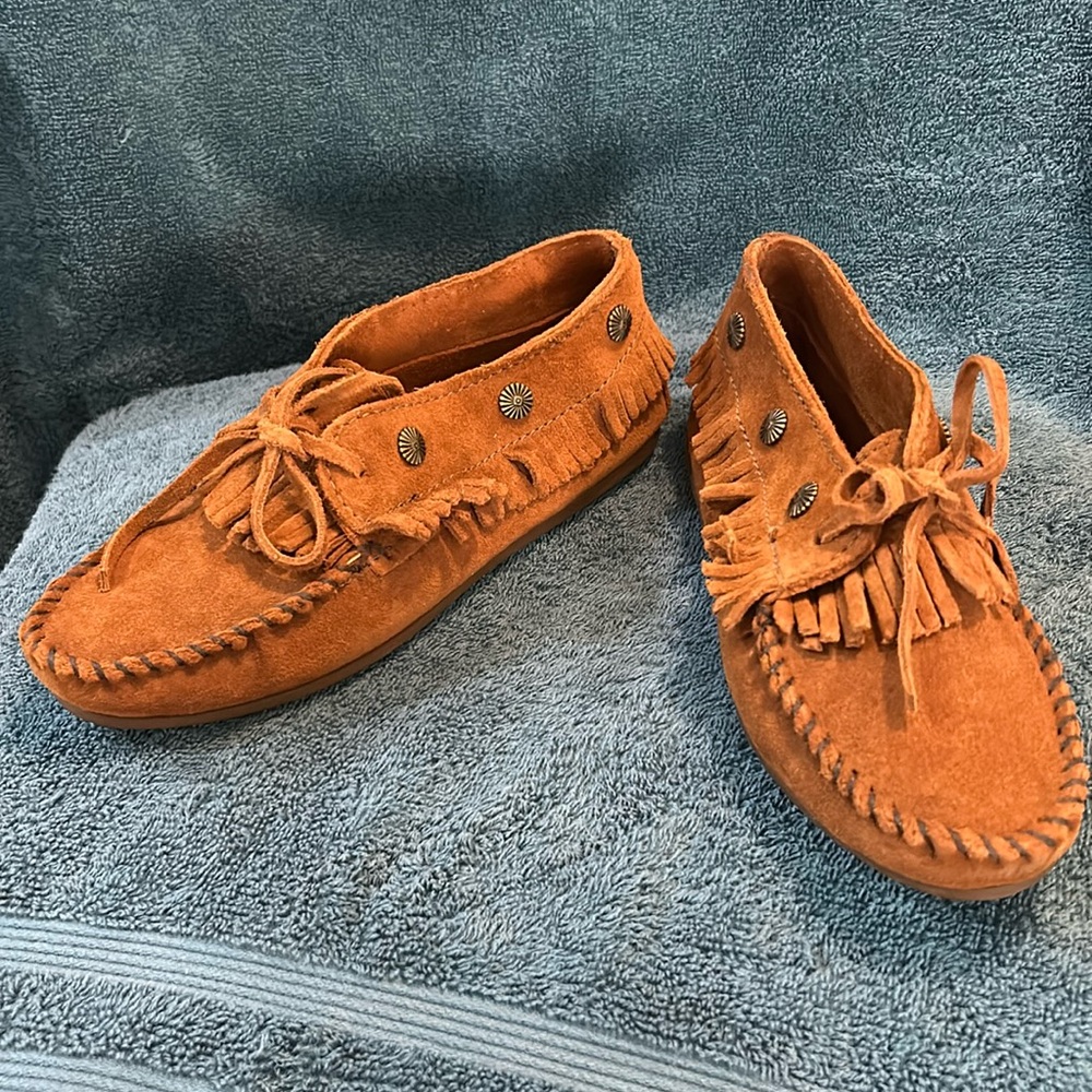 Brand new in box Minnie Onka moccasins